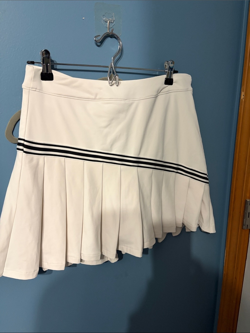 Walter Hagen White Pleated Skirt with Black Stripes